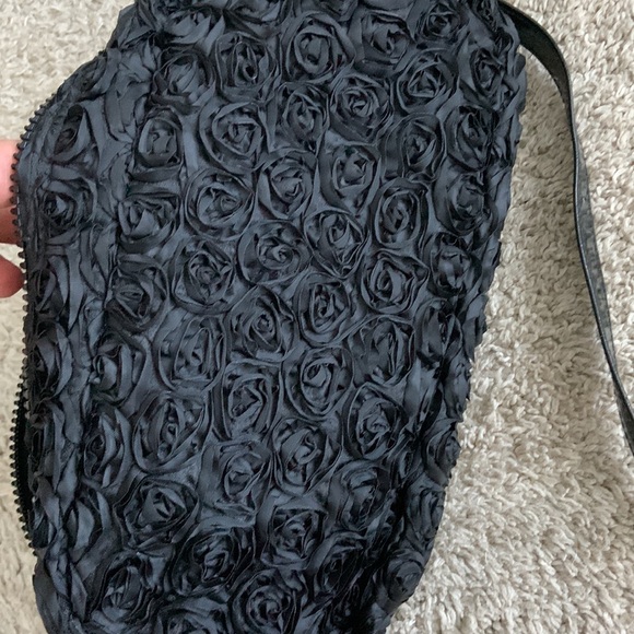 Michael Kors cosmetic bag, black/gold.